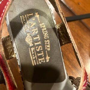 L’Artiste Sandal.
Heel height - .75”
leather upper.
Never worn, new without box.